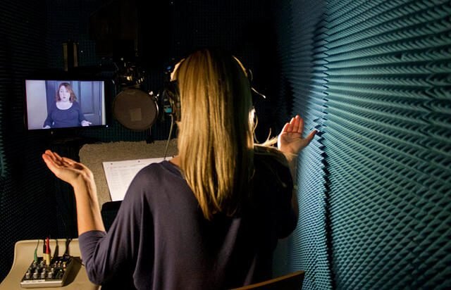 lip-sync-dubbing-voice-talent-in-studio-video-translation